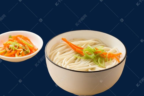 黄澄澄面条与胡萝卜 一场温暖汤面的色泽与营养交响曲