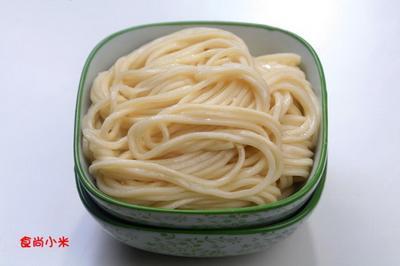 辣酱肉丁面 一碗火辣鲜香的正特色面条做法